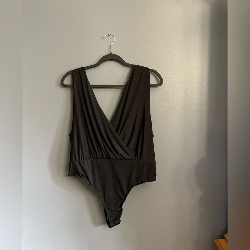 Brand New Fashion Nova Cherynn plunge neck bodysuit! - Picture 3 of 8